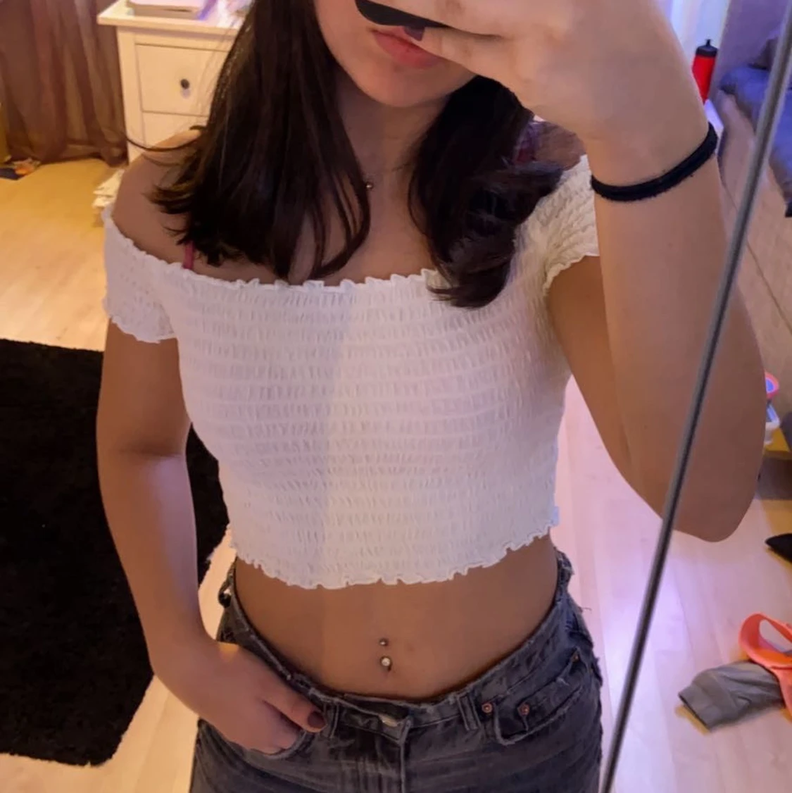 Vit croppad off-shoulder från H&M