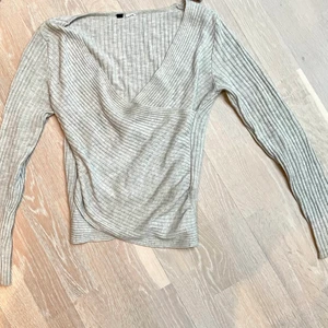 Tröja  - Fin tröja, i nytt skick. 100kr. Storlek S. Frakt ingår inte☺️ kan hämtas