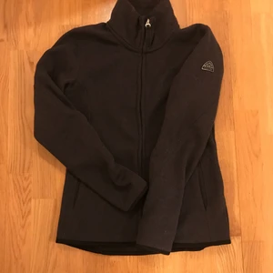 McKinley fleecetröja - Strl 36/Small. Sällan använd, toppen skick. 
