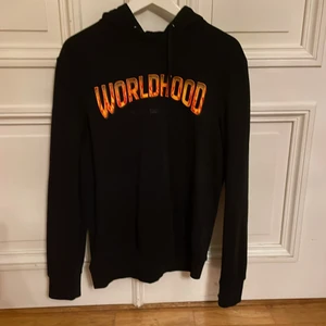 Hoodie  - Säljer denna hoodie från clockhouse i storlek M använt ba ett par gånger