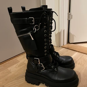 Zara boots storlek 37 - Helt nya. Köparen står för frakt. (3e bilden är lånad från internet)
