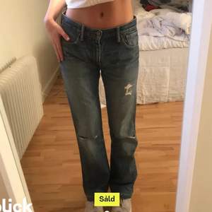 Lågmidjade Levis jeans som tyvärr inte passade mig, första bilden lånad av förra ägaren, w32 l34