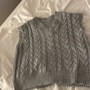 Tröja  - En jätte fin väst! Vet inte vart den är ifrån💗