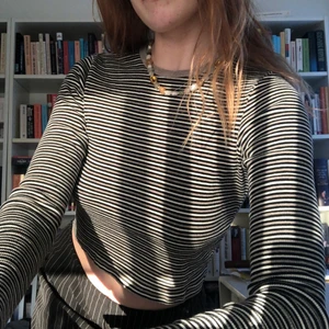 Långärmad från Brandy Melville  - Bra skick! Storlek One size men väldigt stretchig och skön, passar som S/M bäst. FRAKTEN INGÅR I PRISET