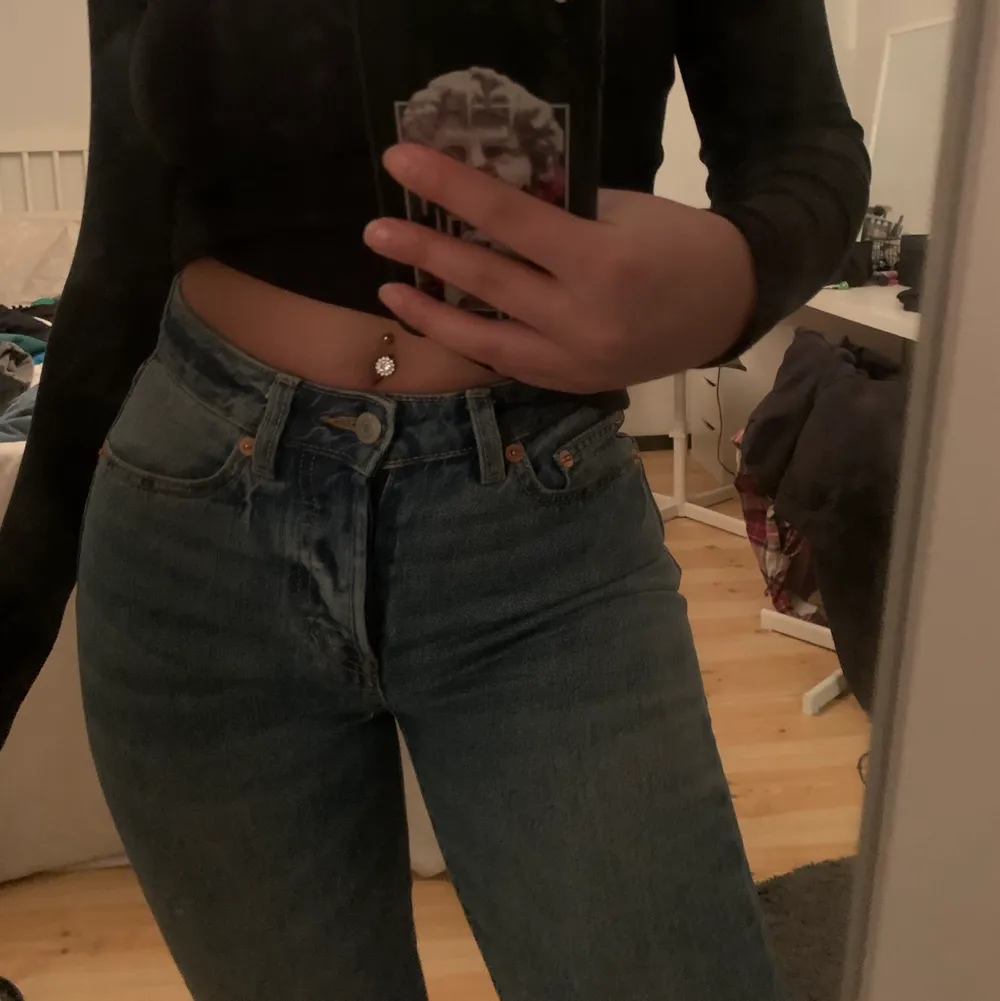 Mom jeans? Fina men används inte, strl XS men passar S. Modellen heter Cone från lager 157. Jeans & Byxor.