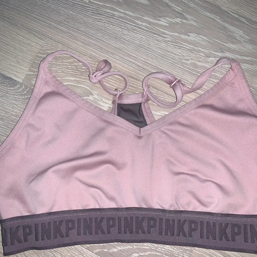 Sportbh från Victorias Secret Pink i bra skick. Toppar.