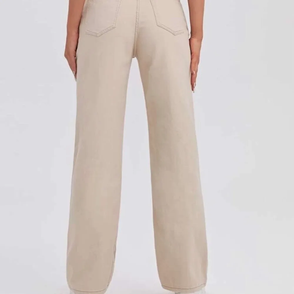 St xs, färg beige, raka i modellen aldrig använda helt nya, köparen står för frakt . Jeans & Byxor.
