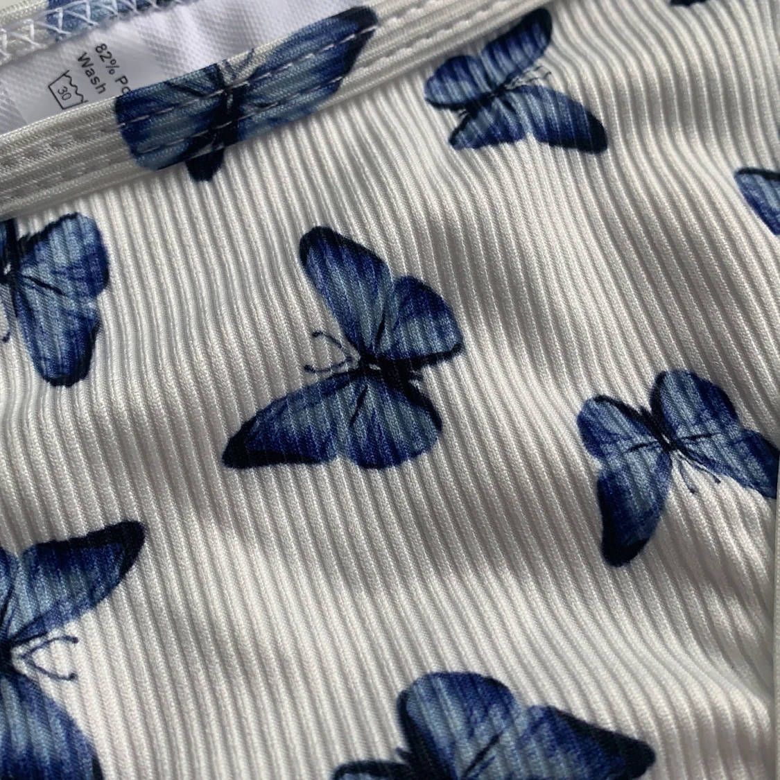 Ribbad Bikiniunderdel med fjärilar - 90