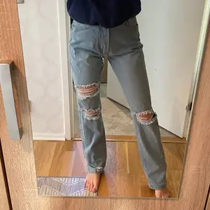 Jättesnygga helt nya jeans i storlek S. Inte använda.