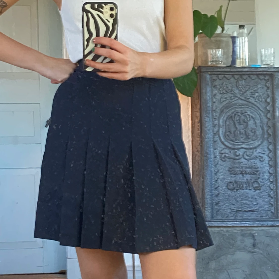 Mörkblå veckad kjol ca strl 36 - 91