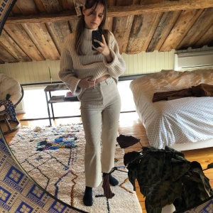 White corduroy trousers - Crème corduroy trousers from Monki. Straight fit, mid waist. Size 38, but small fit. No defects, never worn (too small)