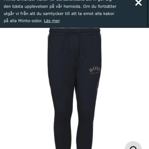 Hugo boss mjukis - Obs, Hugo boss märket är guldigt! Köpte de för ett år sen för 1400kr i mallofscandinavia. Säljer dom för 500 snabb affär 400kr. Lappen har jag klippt bort men skulle säga att de passar en M.