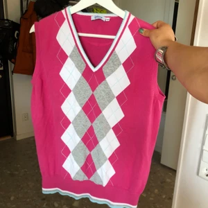 Väst - Söt väst, skulle säga att det är storlek m❤️ fraktar 33kr eller möts upp i Stockholm 🙏