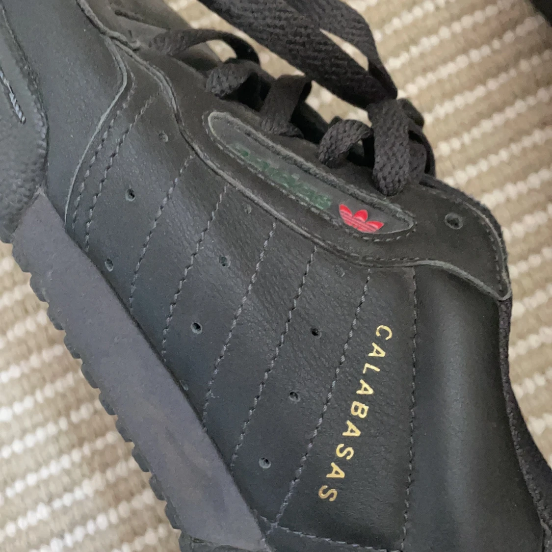 Adidas yeezy powerphase ”core black” (Fr 42) - 90