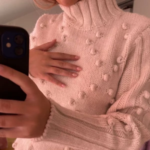 Gräddvit stickad tröja - Gräddvit stickad tröja från zalando. Storlek S/36, men passar större som mindre storlekar. 