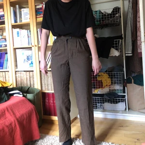 70-tals byxor - Ett par väldigt fina brun/rutiga tygbyxor som jag köpte på loppis för några år sedan, tyvärr är dom försmå för mig :( hoppas dom kan få en ny kärleksfull ägare