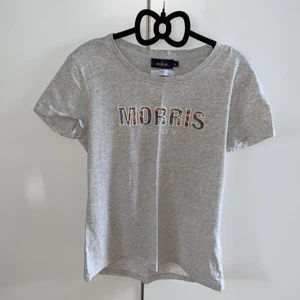 Grå Morris lady t-shirt  - En grå Morris lady t-shirt. Mycket bra skick som inte är använd mycket