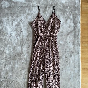  bodysuit!  - S storlek….  Bodysuit för en drink! Leopard 🐆 Gott använt skick! Nästan nytt! 