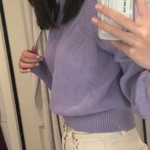 👑👑 - Super gullig lila tröja som jag köpte från Plick men tyvärr aldrig kom till användning. Köpare står för frakten.