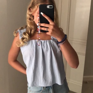 Fint Linne - Ett super fint linne perfekt till ett par jeans eller shorts! 