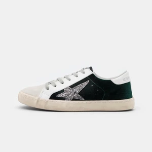 Le Temps Des Cerises sneakers  - Säljer dessa söta sneakers ifrån Le Temps Des Cerises. Helt oanvända nyskick strl 39 frakt kostar 100kr