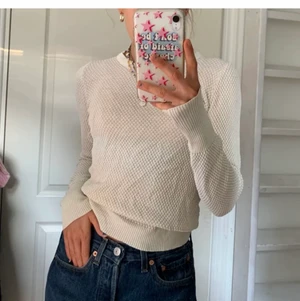 Tröja  - Säljer denna långärmade tröja från zara. I nyskick. (Första bilden är lånad)