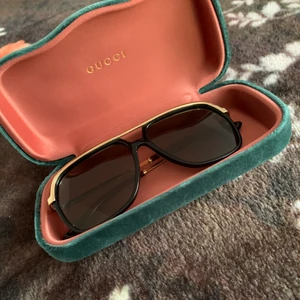 Gucci solglasögon  - Gucci solglasögon Size: Onesize Cond: 8.5/10 BID: 749 BIN: 1099