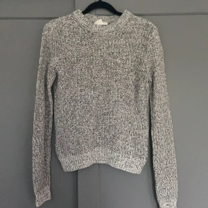 Stickad tröja - Stickad mysig tröja i bra material 🤍