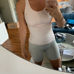 tränings linne - Tränings linne från soc med fin rygg! storlek 36