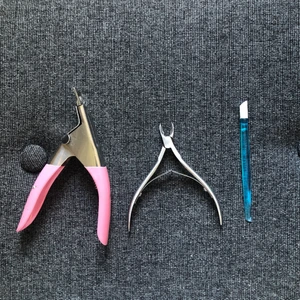 Nageltillbehör  - Tippsax, nagelbandssax, grej som man trycker upp nagelbanden med!