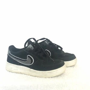 Nike air force 1 st 36  - Relativt nya air force 1 har används ca 4 gånger men var lite för små för mig tyvärr💕💕