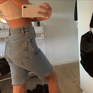Jeans shorts - Säljer dessa jeans shorts, som är i storlek 34! Snygga och väldigt bekväma 