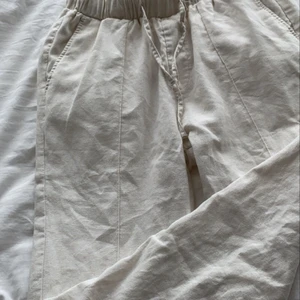 Linnebyxor  - Säljer dessa linnebyxorna för att jag har 3 andra lika dana och känner att jag inte behöver dessa. (Frakten ingår inte) 