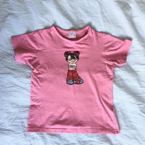 Bratz topp - Super fin topp som ej kommer till användning! Den är rosa med en lite bratz på! Fint skick. 