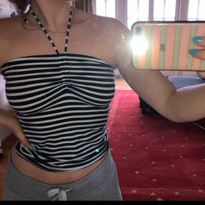 Linne med snörning - Linne med snörning runt halsen