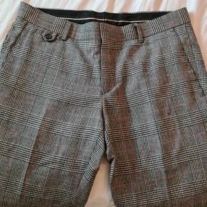 Rutiga Bläck-byxor - Rutiga grå/beiga byxor från Bläck. 75% ull, 25% polyester. Endast använda en gång eller två. Storlek 50 tailored fit