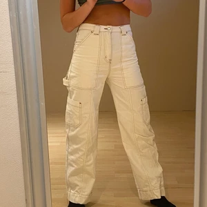 Jeans - Superfina vita byxor från weekday i strl 34.