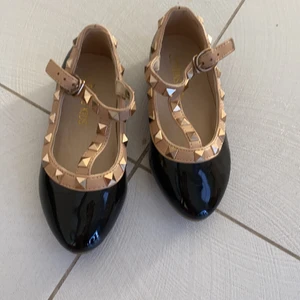 Sandaler - Ballerina i storlek 26. Helt nya aldrig använda!