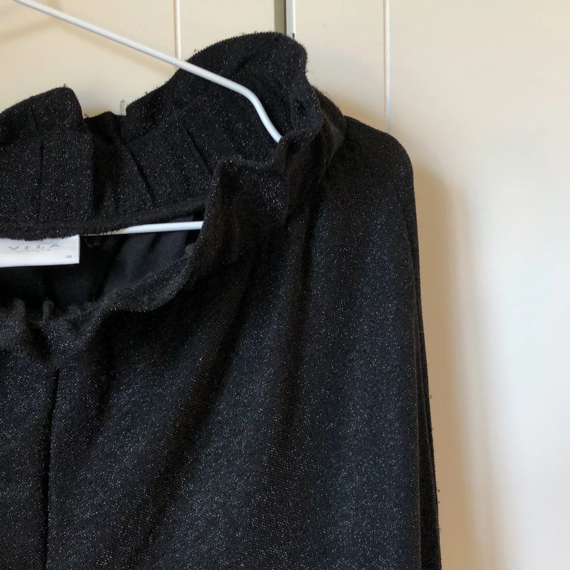 Glitterbyxor med volang