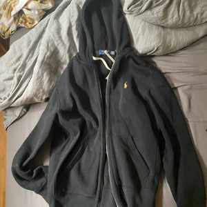 Polo zip hoodie - Bra skick