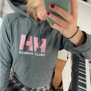 Helly hansen hoodie - Super bekväm o snygg helly hansen hoodie💕 köparen står för frakt