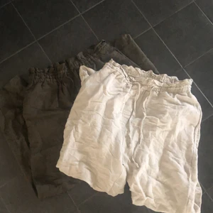 2 par linnebyxor  - Bra skick och varsamt använda. Båda byxorna i storlek S från HM