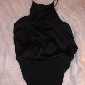 Zara Body - Body från Zara Collection, använd en gång och är jättesöt.