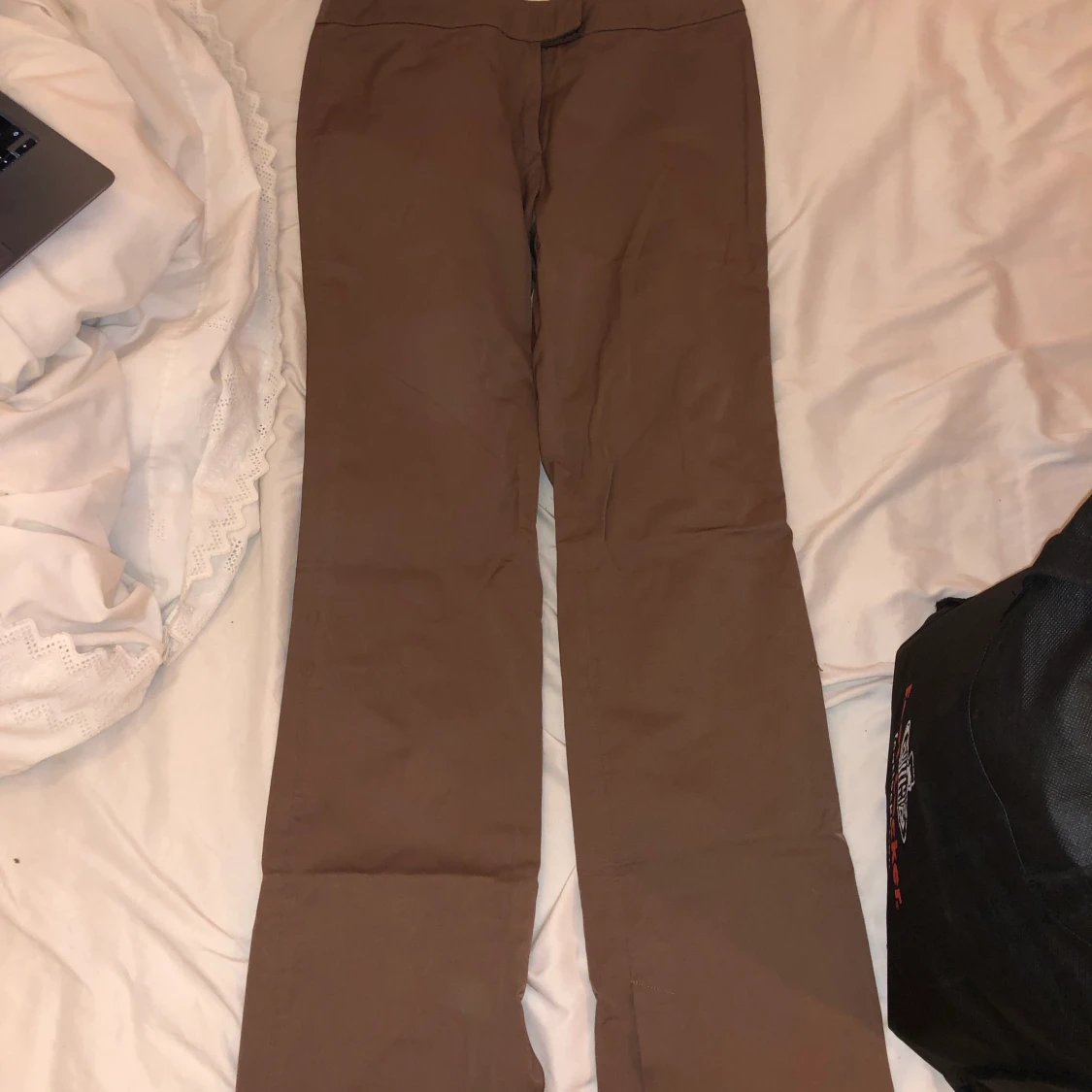 Lågmidjade bruna kostymbyxor 