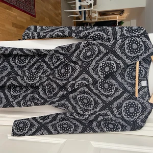 Playsuit HM stl 36 - Playsuit från HM i storlek 36. 