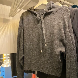 Stickad Hoodie - Jätte fin stickad hoodie i storlek M