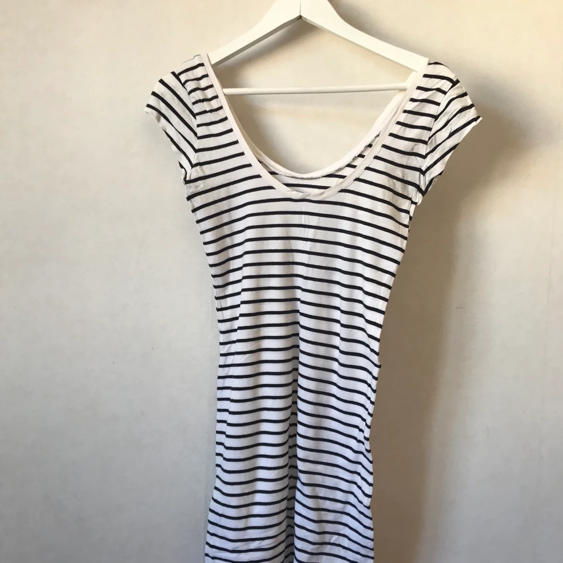 Randig klänning med djup rygg, XS-S - 91