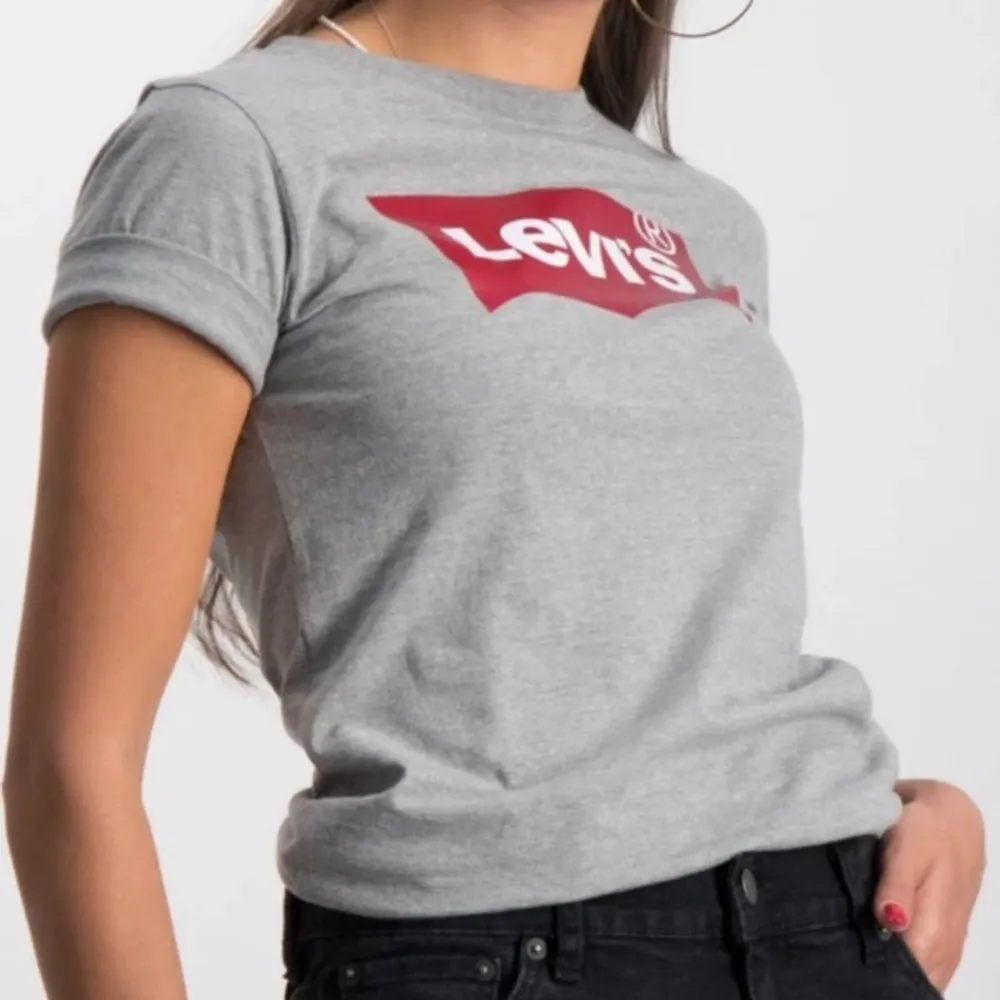 T-shirt från Levis. Passar XS - S. T-shirts.