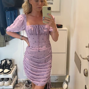 Adoore klänning - Oanvänd. Med lappar kvar. Frakt är 66kr 