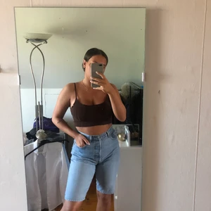 snygga levis shorts - Fina levis 501 shorts i knälängd